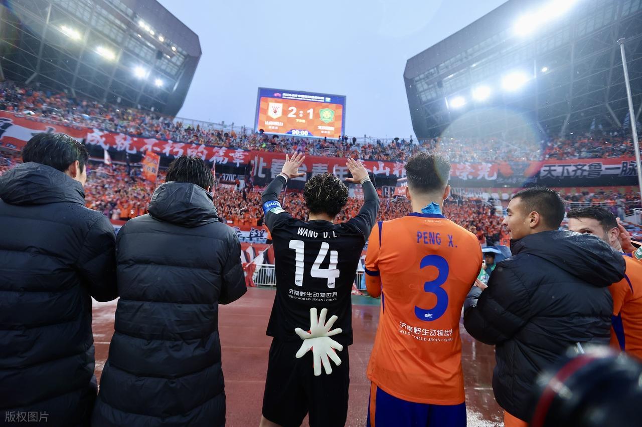 世界杯直播app下载安装-放下恩怨，死磕高原！泰山别被无关人内耗，下一场才是真硬仗！